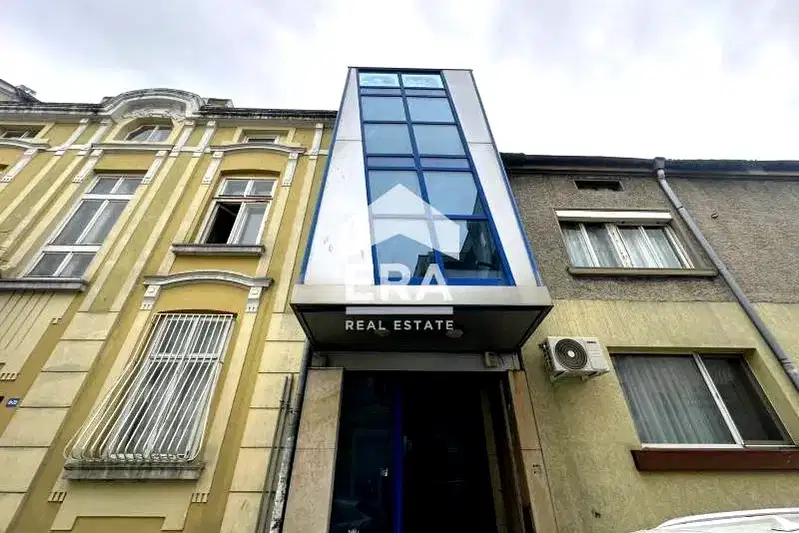 Офис във Варна, Операта