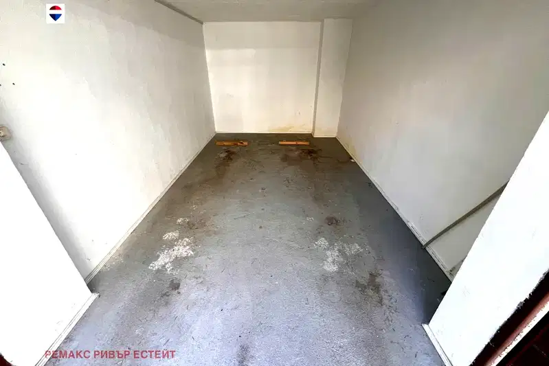 Гараж/Паркомясто в Русе, Ялта