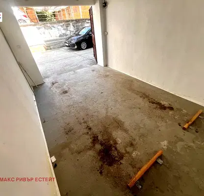 Снимка 4 — Гараж/Паркомясто в Русе, Ялта