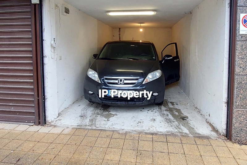 Garage/Parking in Sofiya, Banishora