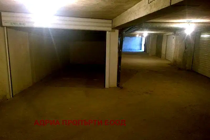 Гараж/Паркомясто в София, Хладилника