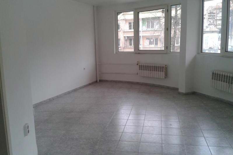Shop in Pleven, Idealen Centyr
