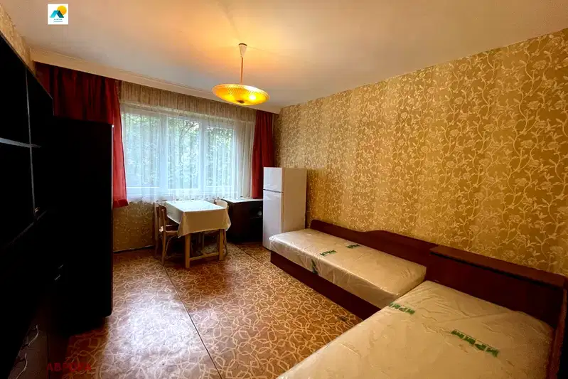 Room in Sofiya, Suhata Reka
