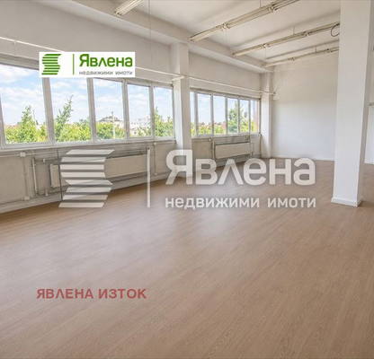 Снимка 3 — Склад в София, Военна рампа