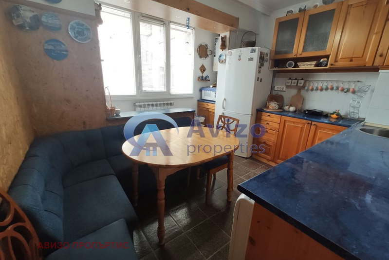 3-bedroom apartment in област София, Bojurishte