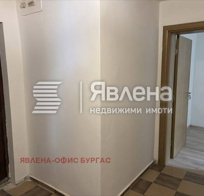 Снимка 3 — Тристаен апартамент с двор в Братя Миладинови, Бургас