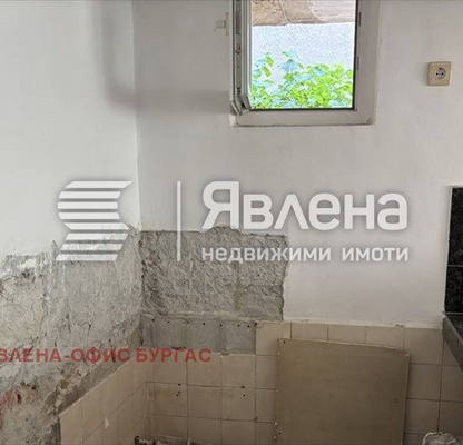 Снимка 4 — Тристаен апартамент с двор в Братя Миладинови, Бургас