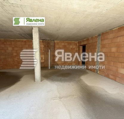 Снимка 4 — Просторен 3-стаен апартамент в Център Бургас с тераса