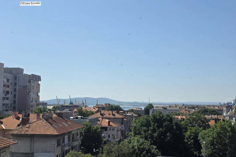 3-bedroom apartment in Burgas, Centyr