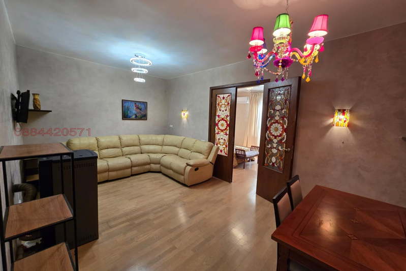3-bedroom apartment in Burgas, Centyr