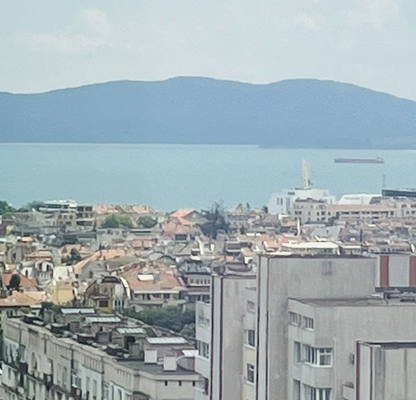 Снимка 4 — Четиристаен апартамент с морска панорама в Център, Бургас