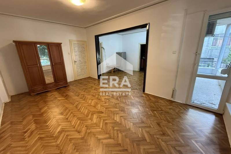 3-bedroom apartment in Burgas, Centyr