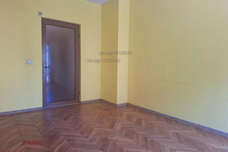 3-bedroom apartment in Burgas, Centyr