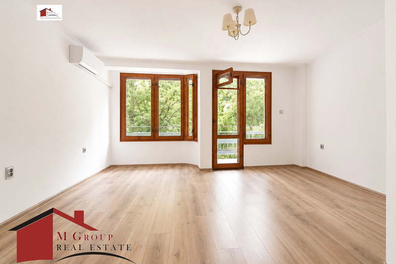 4-bedroom apartment in Burgas, Centyr