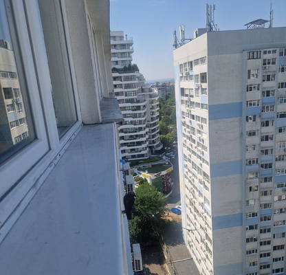 Снимка 2 — Двустаен апартамент с морска панорама в Лазур, Бургас