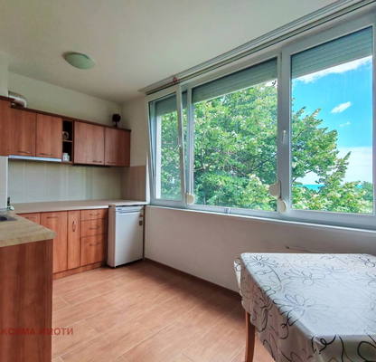 Photo 2 — 3-bedroom apartment in Burgas, Lazur