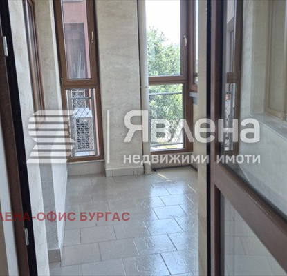 Снимка 4 — Двустаен апартамент с голяма тераса в Лазур, Бургас