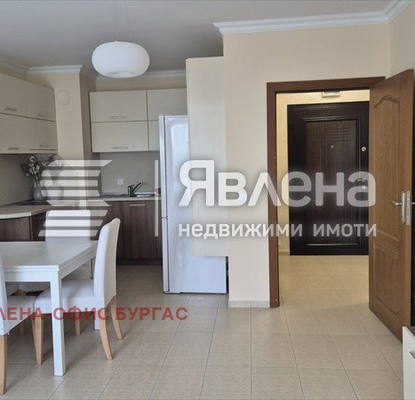 Снимка 5 — Двустаен апартамент с голяма тераса в Лазур, Бургас