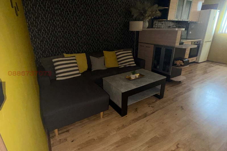 Three-room apartment in Dimitrovgrad on top floor