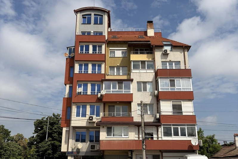 Многостаен апартамент в Добрич, Автогара