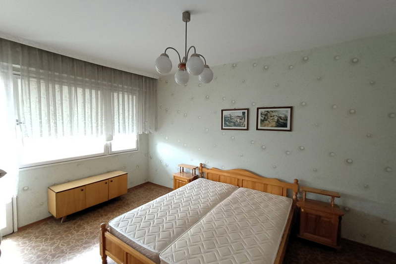 3-bedroom apartment in Dobrich, Centyr