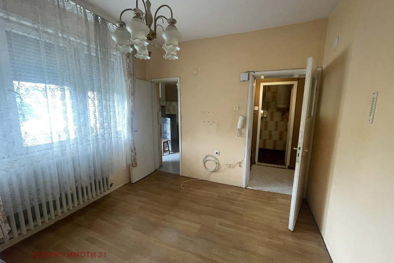 3-bedroom apartment in Dobrich, Centyr