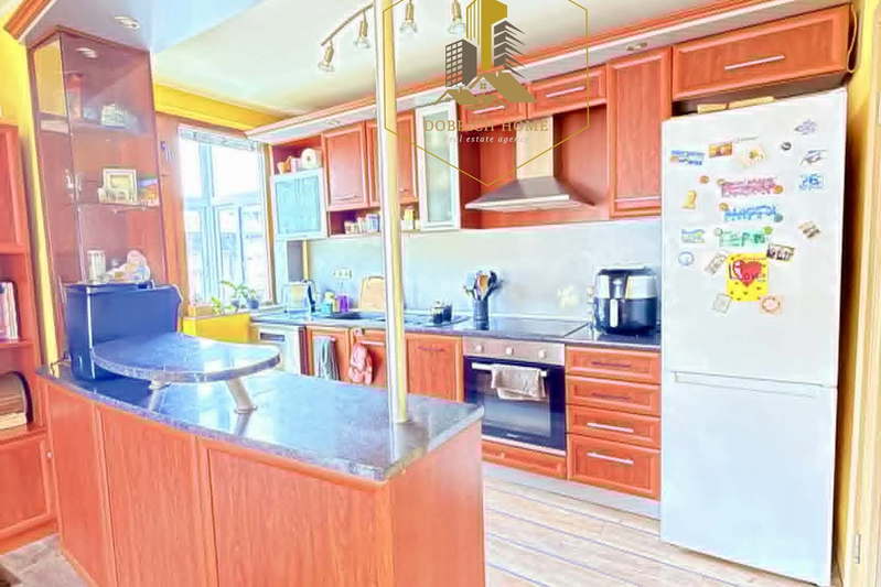 4-bedroom apartment in Dobrich, Centyr