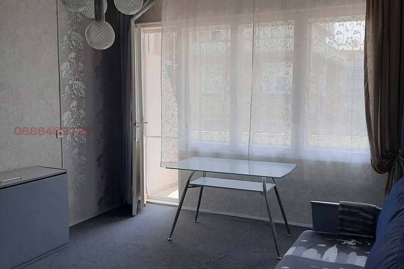 4-bedroom apartment in Dobrich, Centyr