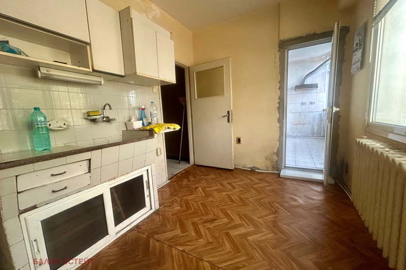 Тристаен апартамент в Добрич, Дружба 3