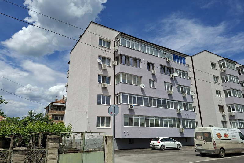 Тристаен апартамент във Варна, Дългопол