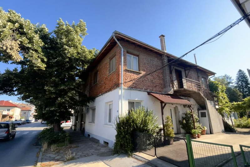 3-bedroom apartment in Gabrovo, Centyr