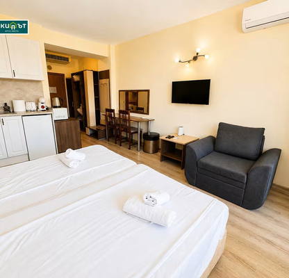 Photo 3 — One-room apartment in Sv. Sv. Konstantin and Elena with pool