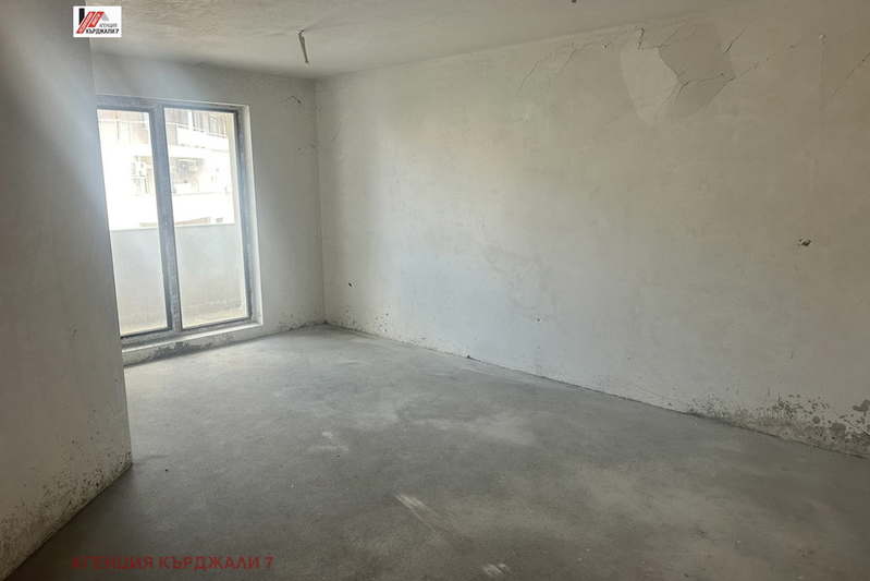 2-bedroom apartment in Kyrdjali, Vyzrojdenci