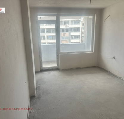 Photo 4 — 3-bedroom apartment in Kyrdjali, Vyzrojdenci