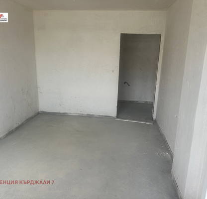 Photo 5 — 3-bedroom apartment in Kyrdjali, Vyzrojdenci