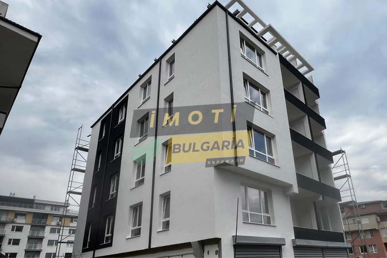 3-bedroom apartment in Kyrdjali, Vyzrojdenci