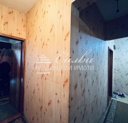 Снимка 4 — Двустаен апартамент в Шумен, Нови пазар