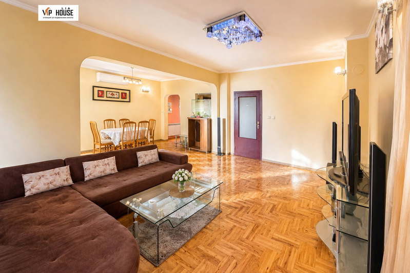 4-bedroom apartment in Pazardjik, Centyr