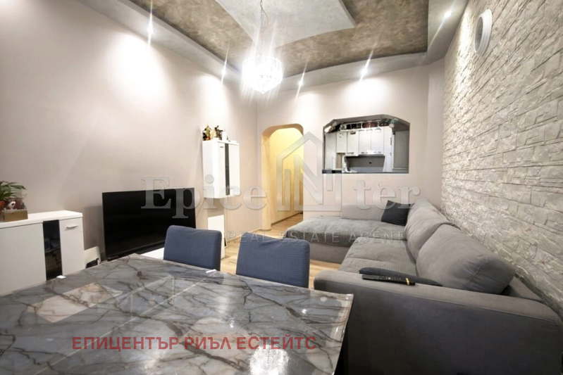3-bedroom apartment in Pernik, Centyr