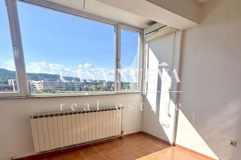 4-bedroom apartment in Pernik, Centyr
