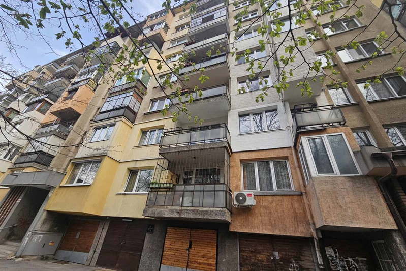 Едностаен апартамент в Перник, Изток