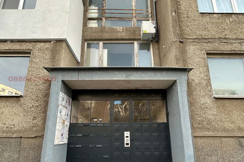 Двустаен апартамент в Перник, Изток