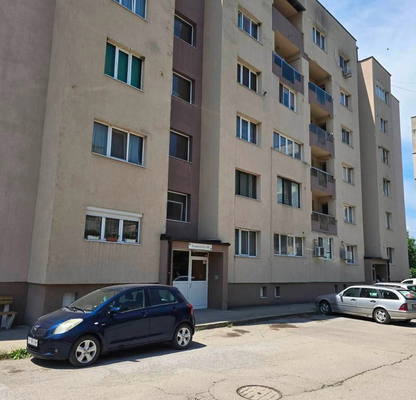 Снимка 2 — Двустаен апартамент с тераса в кв. Изток, Перник