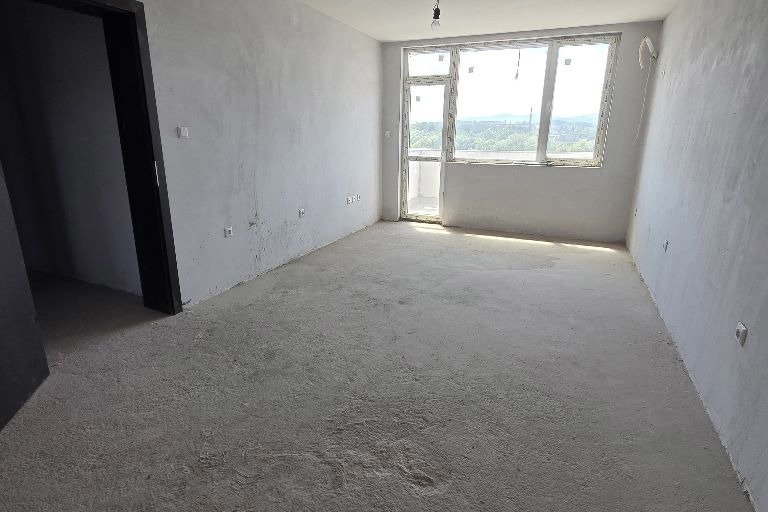 3-bedroom apartment in Pernik, Iztok