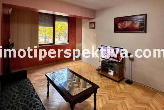 Тристаен апартамент с тераса в Център, Младежки хълм, Пловдив