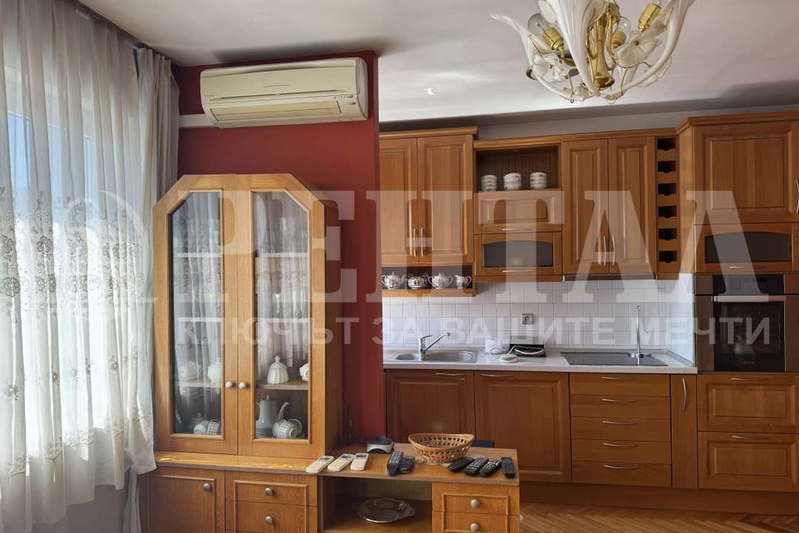 3-bedroom apartment in Plovdiv, Centyr