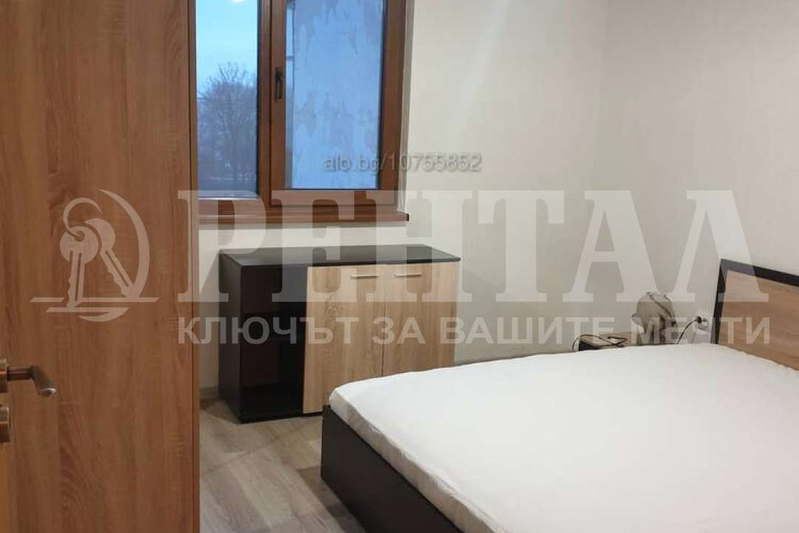 Тристаен апартамент с две тераси в Центъра на Пловдив
