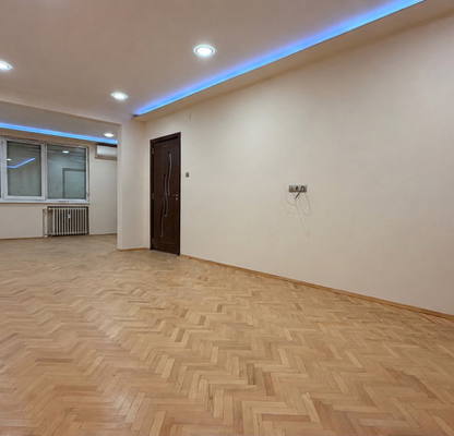 Снимка 2 — Тристаен апартамент с тераса в Център, Пловдив, площад Съединение