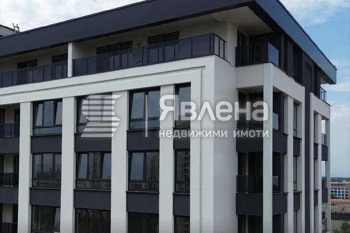 Двустаен апартамент с тераса в кв. Гагарин, Пловдив