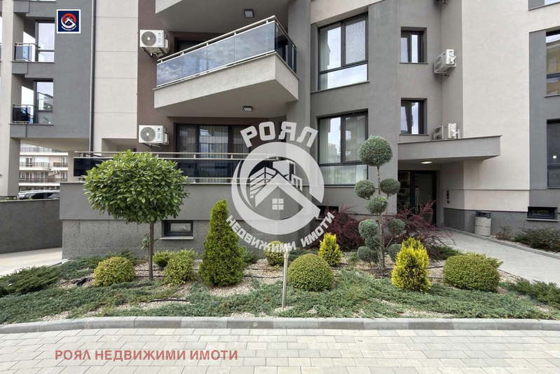 Просторен 3-стаен апартамент с 2 балкона в Христо Смирненски, Пловдив